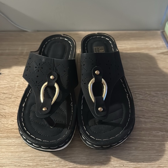 Women’s Wedge Flip Flop Sandals - Picture 6 of 13